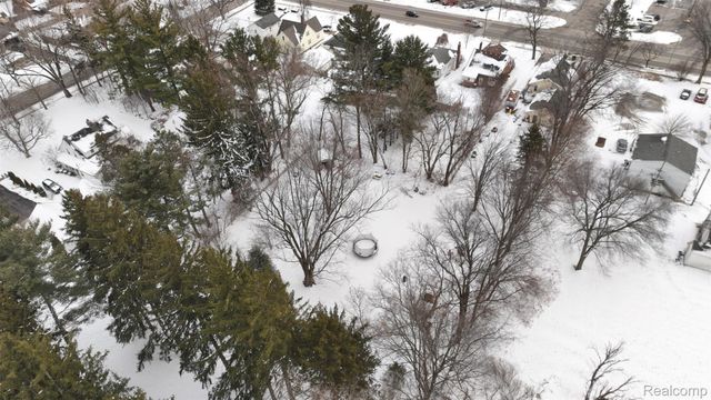 1820 W Genesee Street, Lapeer, MI 48446