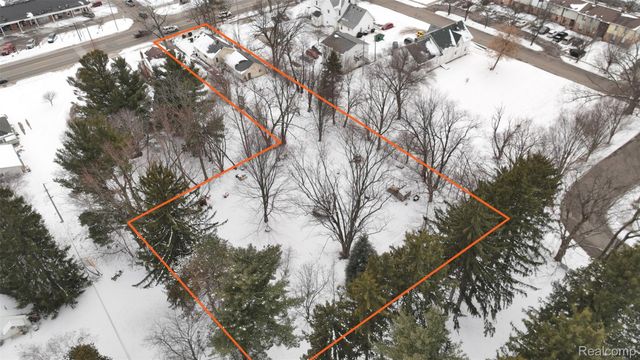 1820 W Genesee Street, Lapeer, MI 48446