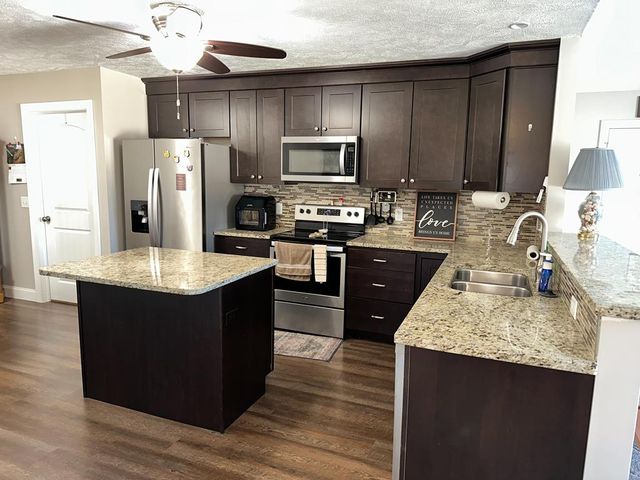 1909 Teakwood Drive, Ontario, OH 44906