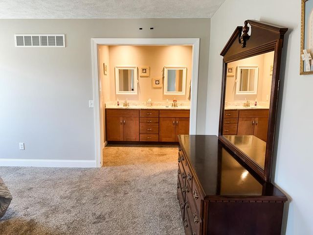 1909 Teakwood Drive, Ontario, OH 44906