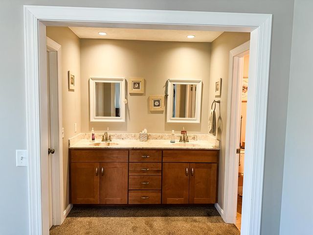 1909 Teakwood Drive, Ontario, OH 44906