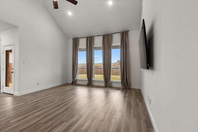 606 Creekview Lane, Lavon, TX 75166