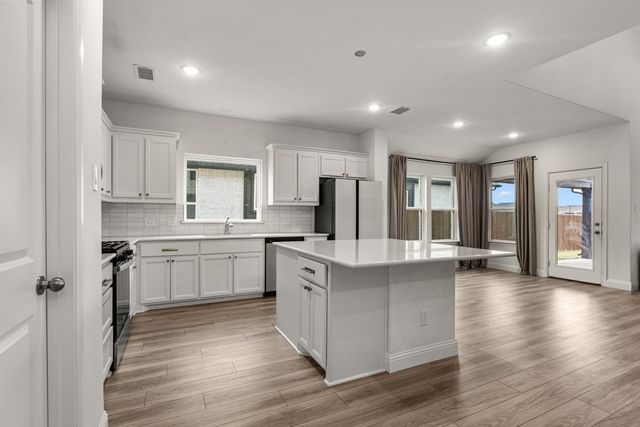 606 Creekview Lane, Lavon, TX 75166