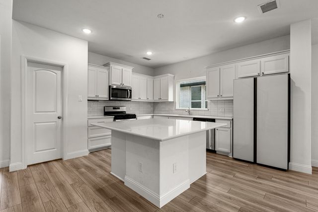 606 Creekview Lane, Lavon, TX 75166