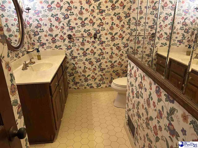 706 Lakeshore Drive, Bennettsville, SC 29512