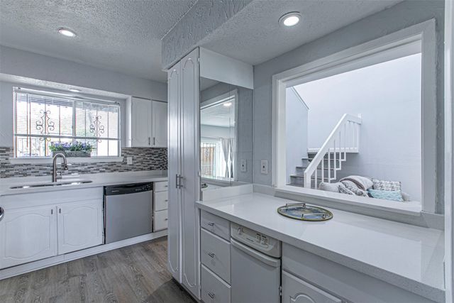 9326 Emberglow Lane, Dallas, TX 75243