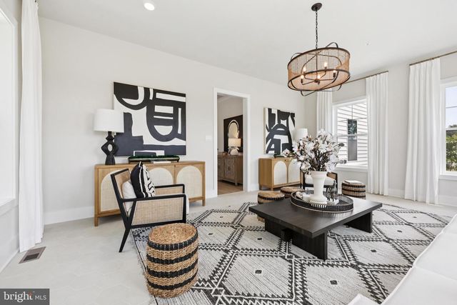 8264 COLLING MANOR CT, Alexandria, VA 22308