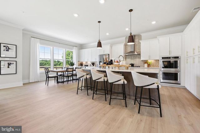 8264 COLLING MANOR CT, Alexandria, VA 22308