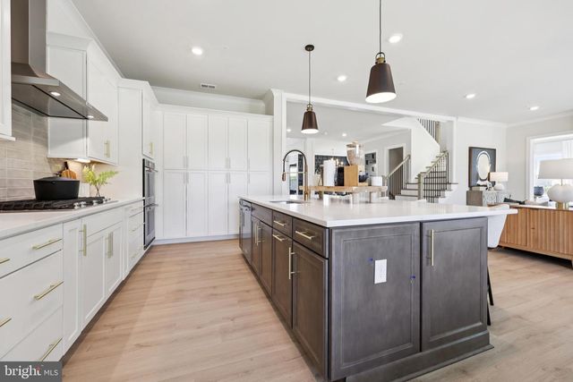 8264 COLLING MANOR CT, Alexandria, VA 22308