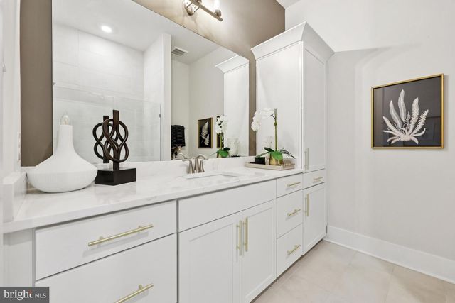 8264 COLLING MANOR CT, Alexandria, VA 22308