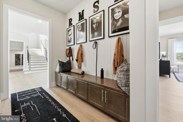 8264 COLLING MANOR CT, Alexandria, VA 22308