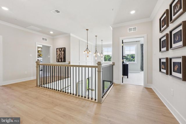 8264 COLLING MANOR CT, Alexandria, VA 22308