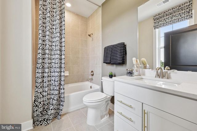 8264 COLLING MANOR CT, Alexandria, VA 22308