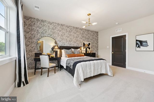 8264 COLLING MANOR CT, Alexandria, VA 22308