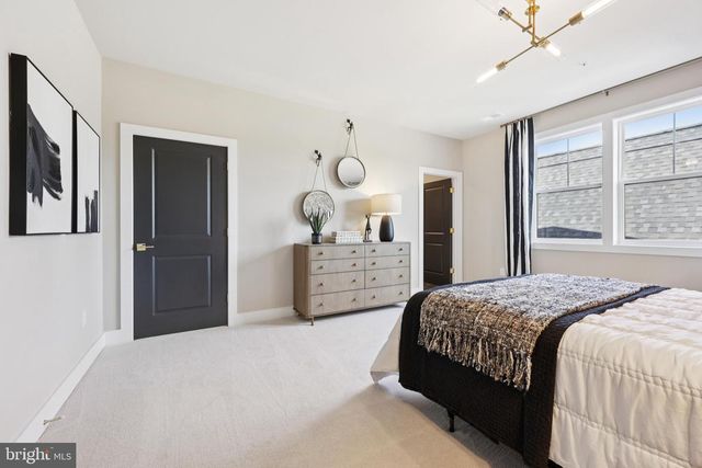 8264 COLLING MANOR CT, Alexandria, VA 22308