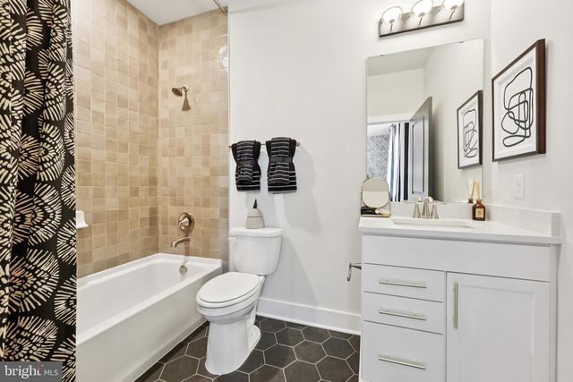 8264 COLLING MANOR CT, Alexandria, VA 22308