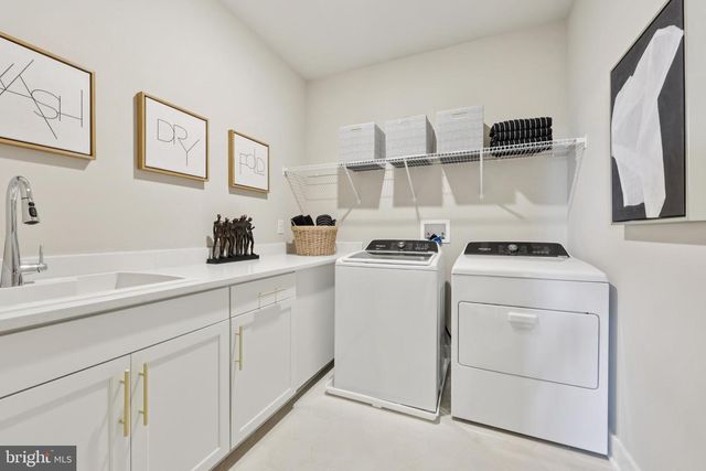 8264 COLLING MANOR CT, Alexandria, VA 22308