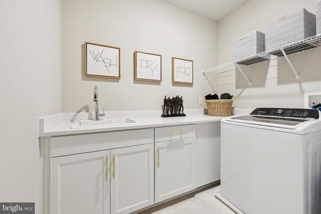 8264 COLLING MANOR CT, Alexandria, VA 22308