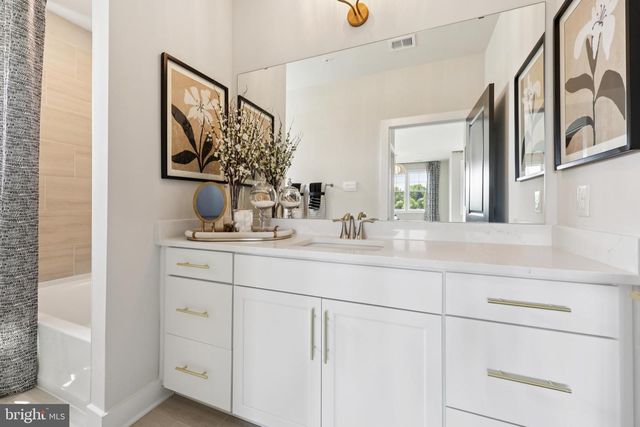 8264 COLLING MANOR CT, Alexandria, VA 22308