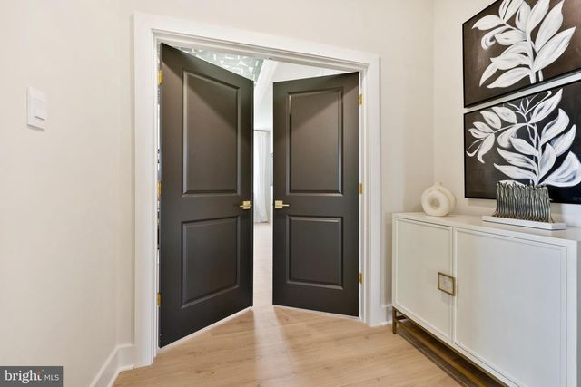 8264 COLLING MANOR CT, Alexandria, VA 22308