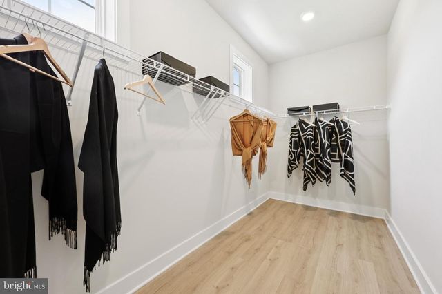 8264 COLLING MANOR CT, Alexandria, VA 22308