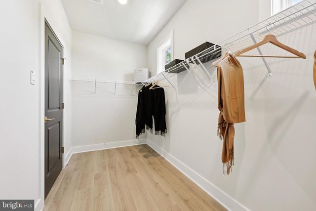 8264 COLLING MANOR CT, Alexandria, VA 22308