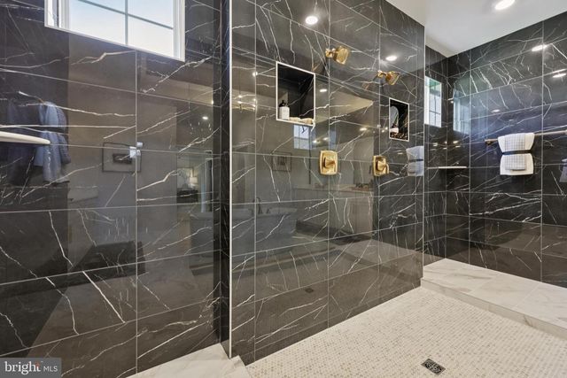 8264 COLLING MANOR CT, Alexandria, VA 22308