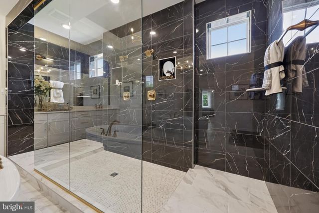 8264 COLLING MANOR CT, Alexandria, VA 22308