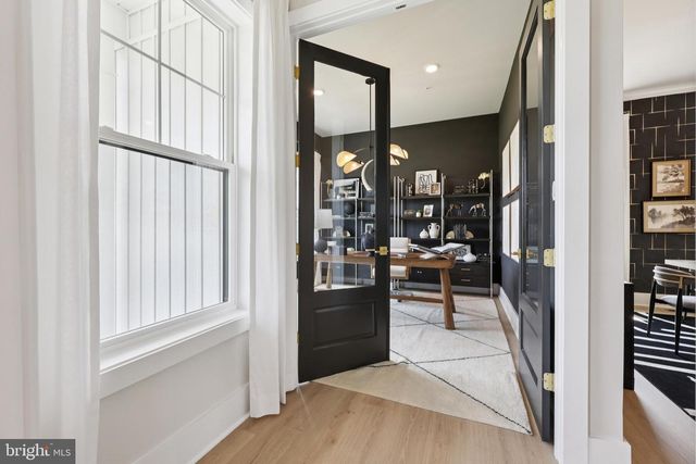 8264 COLLING MANOR CT, Alexandria, VA 22308