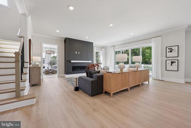 8264 COLLING MANOR CT, Alexandria, VA 22308