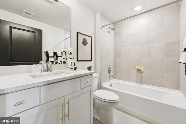 8264 COLLING MANOR CT, Alexandria, VA 22308