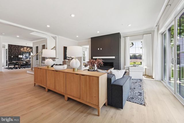 8264 COLLING MANOR CT, Alexandria, VA 22308