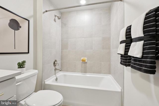 8264 COLLING MANOR CT, Alexandria, VA 22308