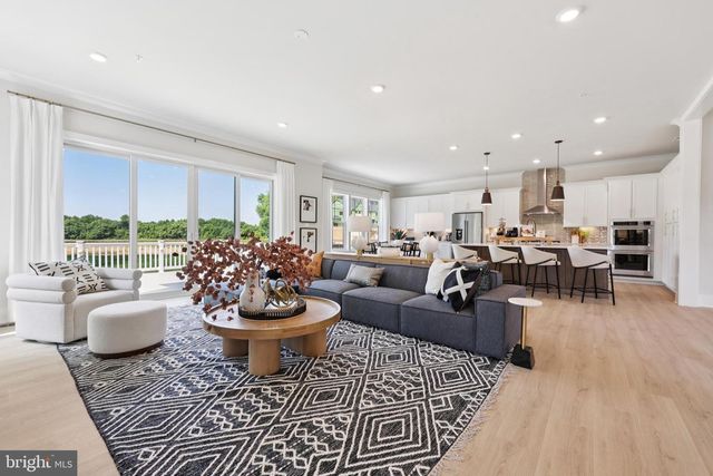 8264 COLLING MANOR CT, Alexandria, VA 22308