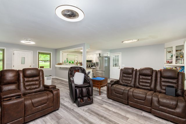 810 Dry Creek Rd, Goodlettsville, TN 37072