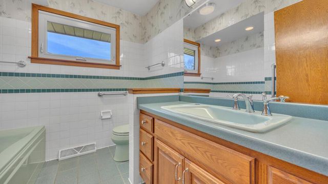 2420 Mayflower AVENUE, Sheboygan, WI 53083