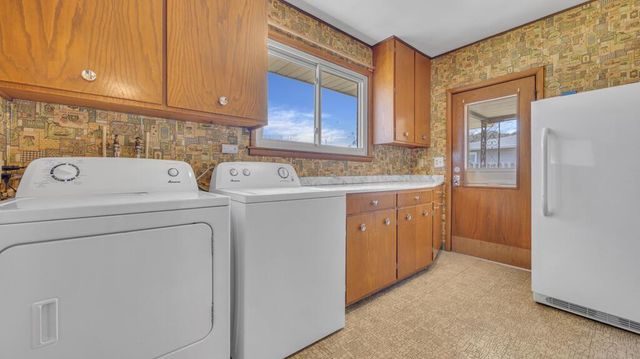 2420 Mayflower AVENUE, Sheboygan, WI 53083