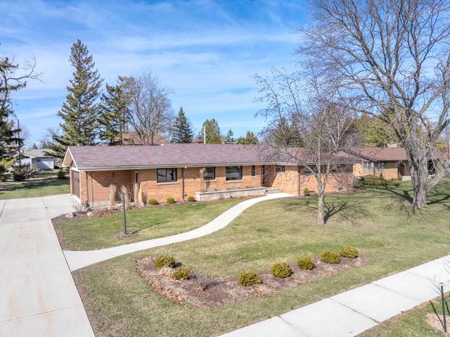 2420 Mayflower AVENUE, Sheboygan, WI 53083