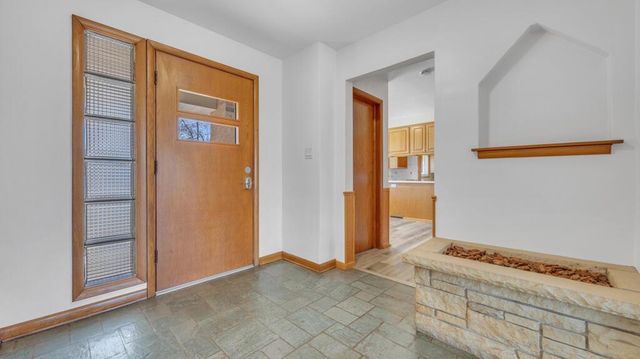 2420 Mayflower AVENUE, Sheboygan, WI 53083