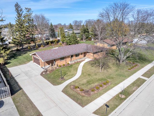 2420 Mayflower AVENUE, Sheboygan, WI 53083
