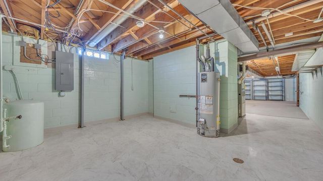 2420 Mayflower AVENUE, Sheboygan, WI 53083