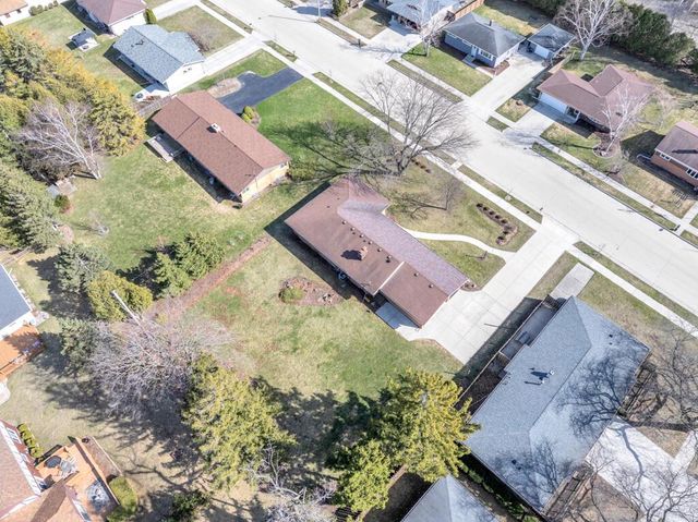 2420 Mayflower AVENUE, Sheboygan, WI 53083