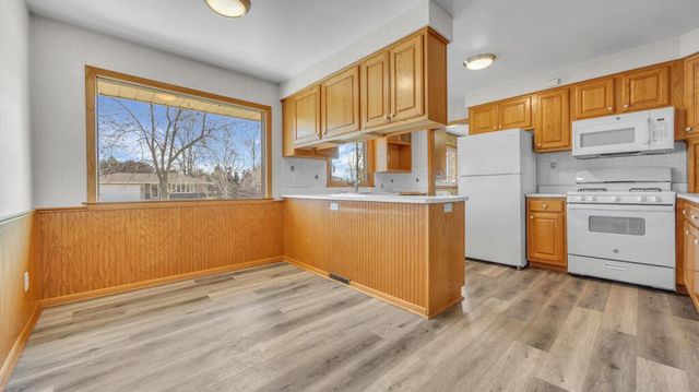 2420 Mayflower AVENUE, Sheboygan, WI 53083