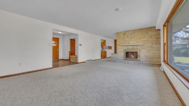 2420 Mayflower AVENUE, Sheboygan, WI 53083