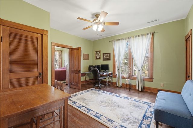 17 Hilton Street, Eureka Springs, AR 72632