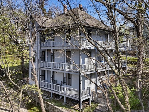 17 Hilton Street, Eureka Springs, AR 72632