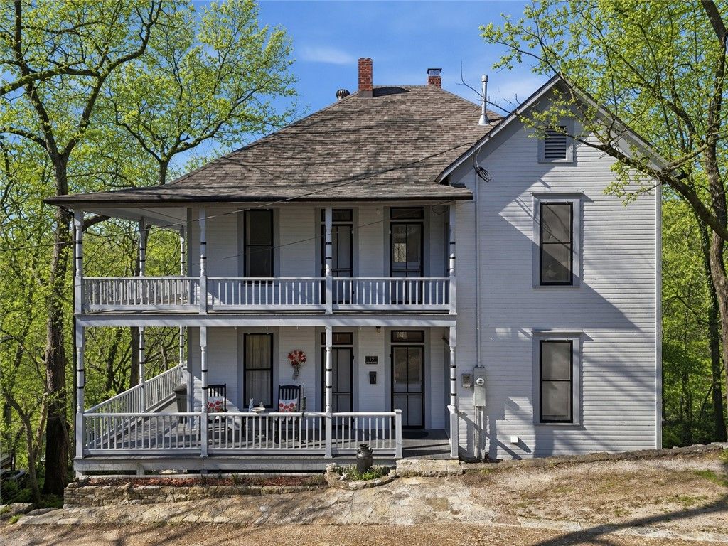 17 Hilton Street, Eureka Springs, AR 72632