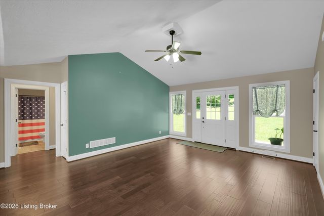 7840 Whipperwill Rd, Louisville, KY 40214