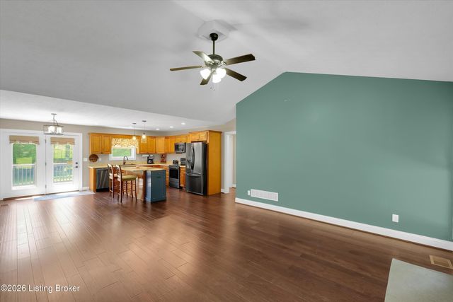 7840 Whipperwill Rd, Louisville, KY 40214
