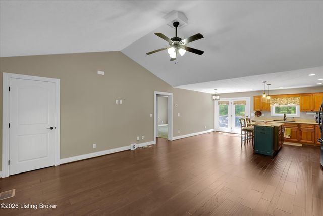 7840 Whipperwill Rd, Louisville, KY 40214